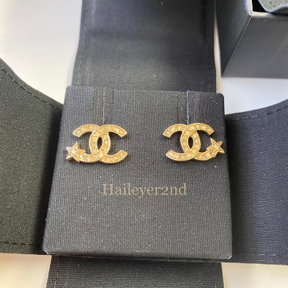 🌟CHANEL Crystal Star Earrings Light Gold Hardware